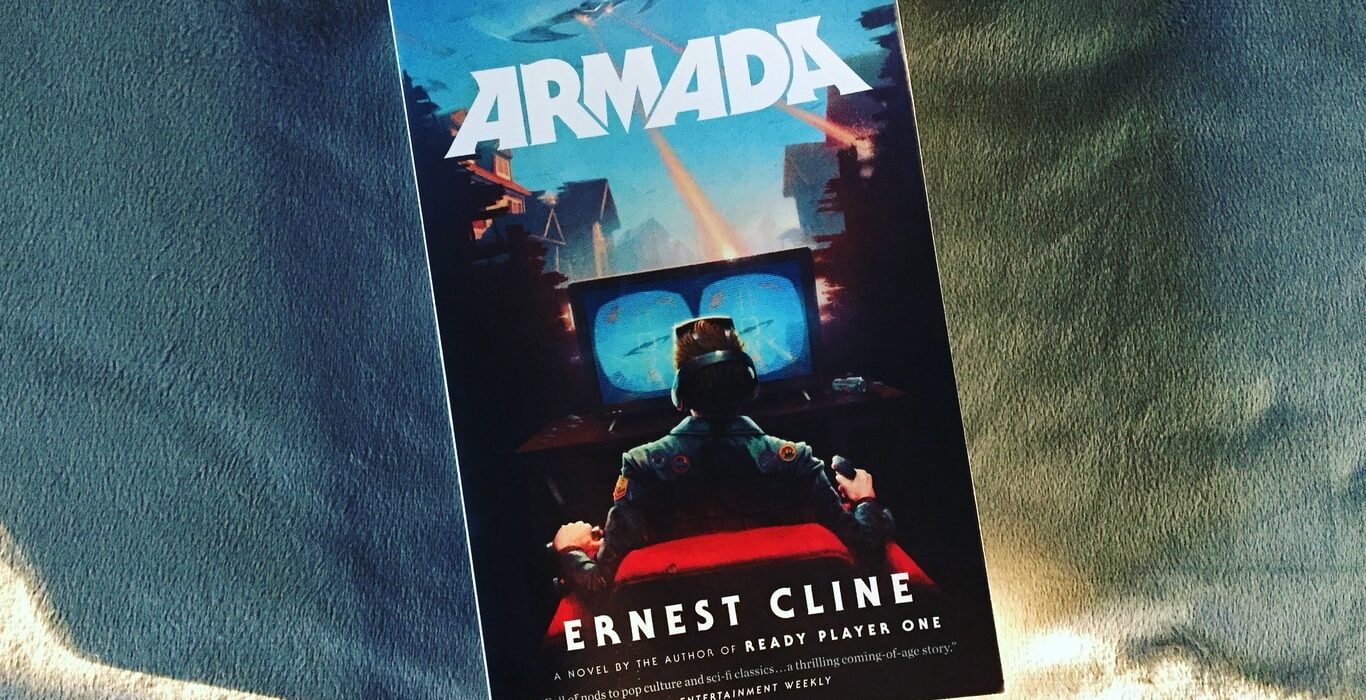 Armada: A novel by the author of Ready Player One (Paperback